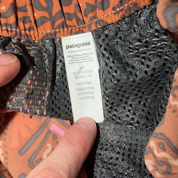 Patagonia Women's Barely Baggies shorts in the Mangrove Tiki pattern - Picture 7 of 10